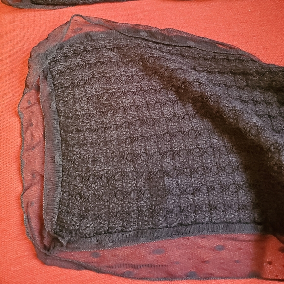 Black knit scarf - Picture 2 of 2